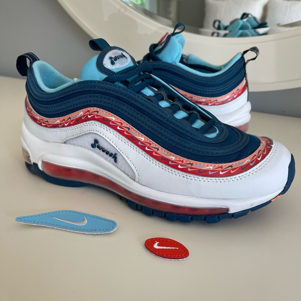 DONATING TODAY 7/18 AT 3PM: Nike Air Max 97 size 6Y